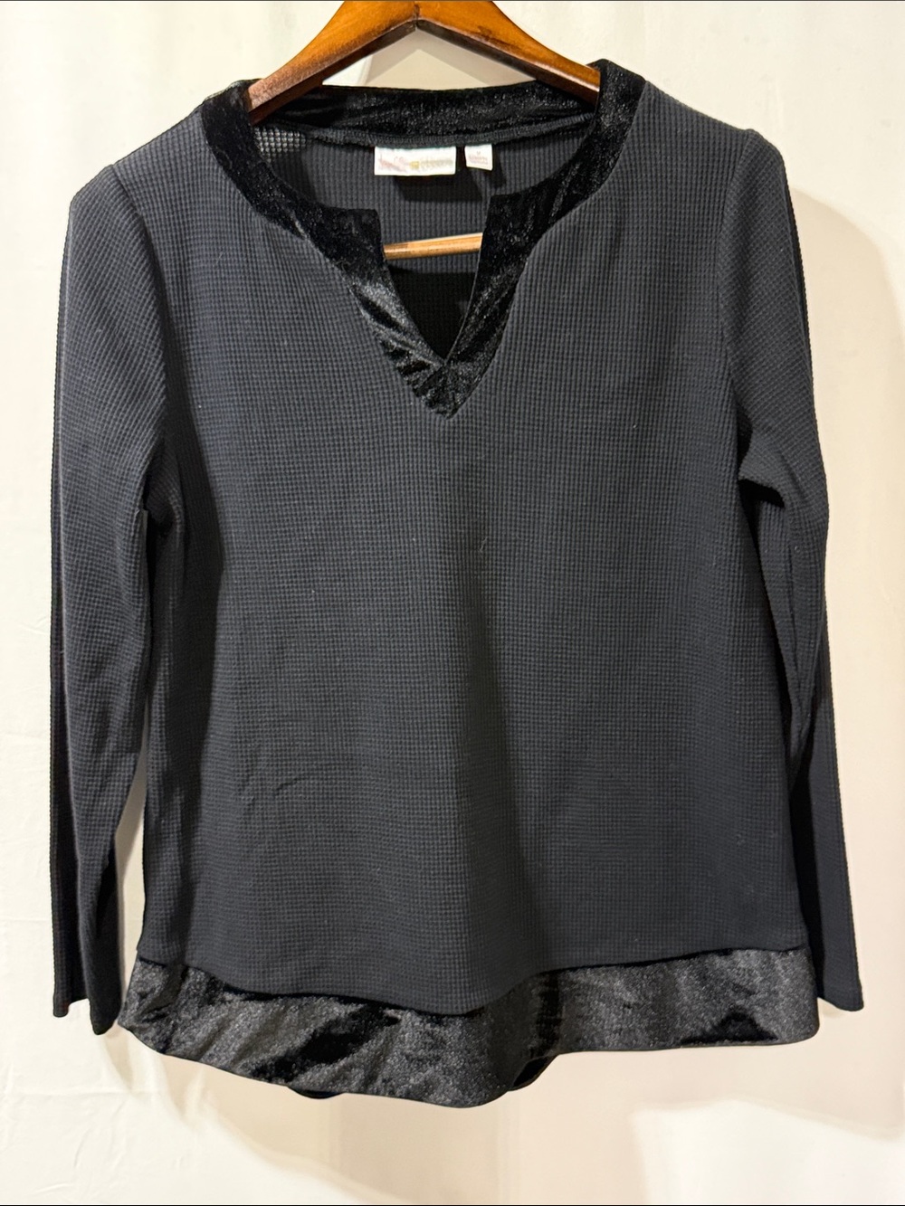 ravel Black Long-Sleeve V-Neck Top with Velvet Trim